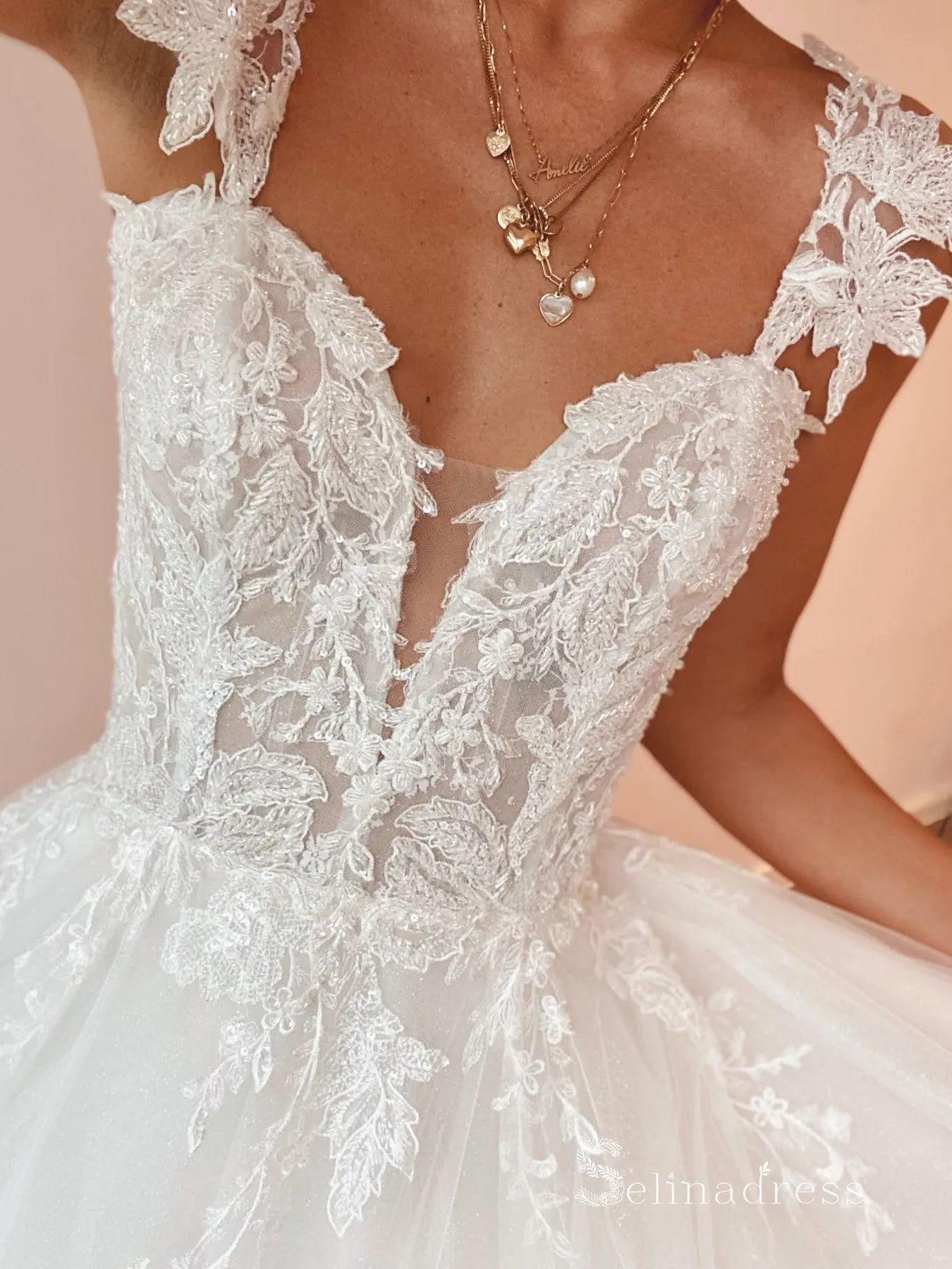 A-line Straps Rustic Lace Wedding Dresses White Applique Bridal Gowns MSL2810