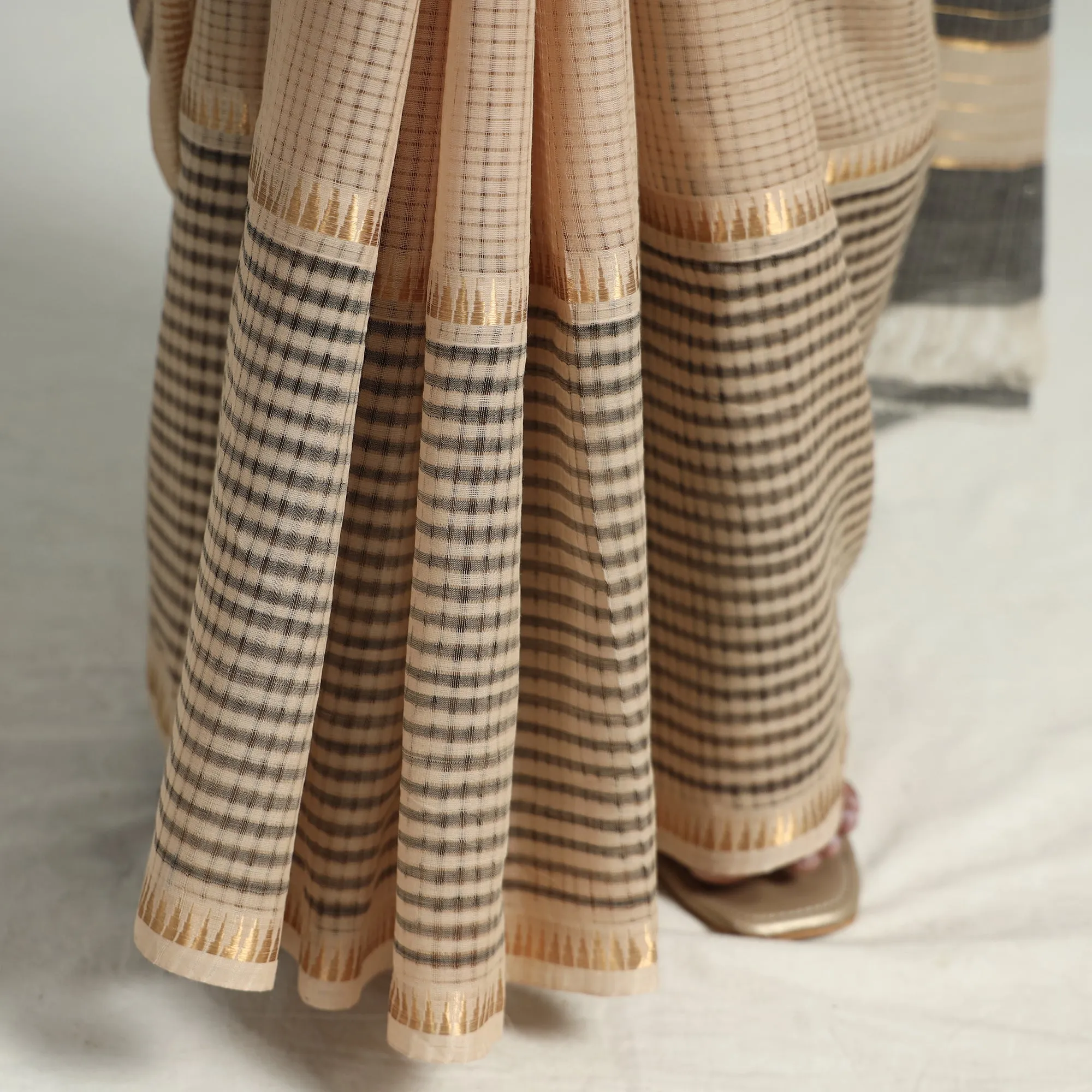 Brown - Mangalagiri Missing Checks Cotton Handloom Saree with Pochampally Ikat Blouse Piece