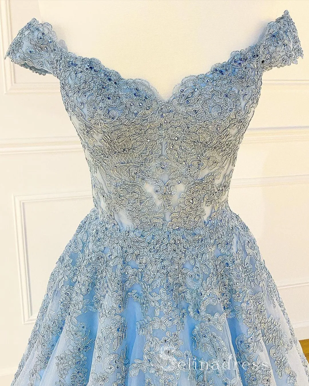 Chic A-line Off-the-shoulder Light Sky Blue Long Prom Dresses Applique Evening Dress CBD383