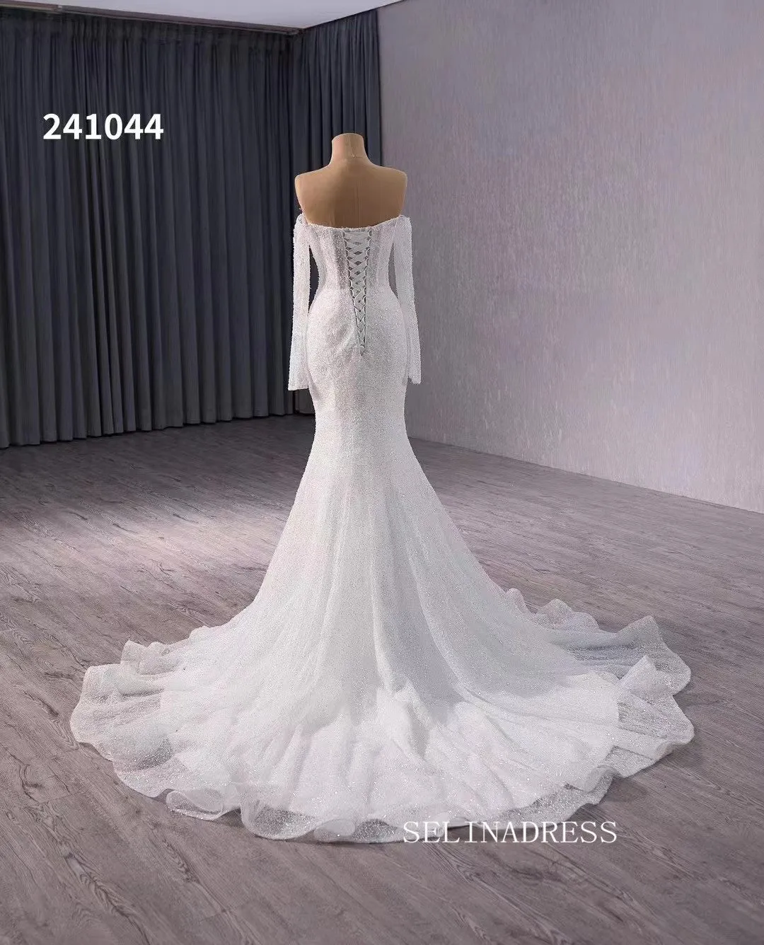 Luxury Beaded Wedding Dress White Long Sleeve Bridal Gowns 241044